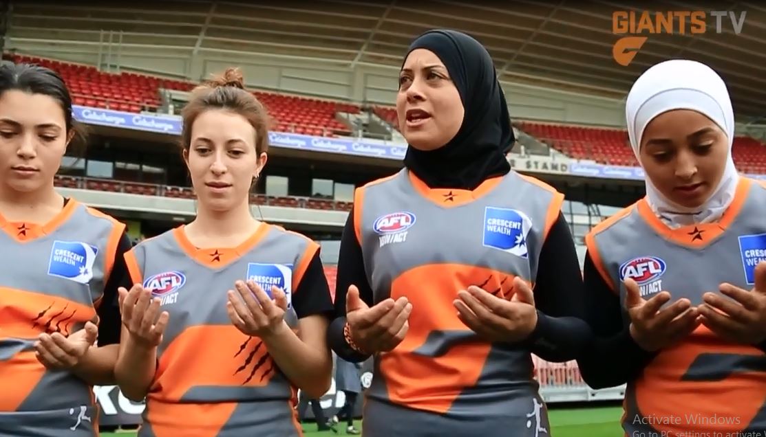 ویدئو : بازیکنان محجبه و غیر محجبه در یک تیم راگبی در استرالیا
