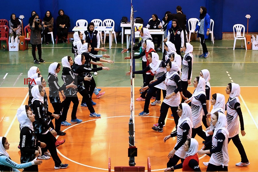 راحله آرا : دیدگاه معامله گری ، آفت والیبال بانوان است/ اسپانسر تحت فشار ، فراری می شود