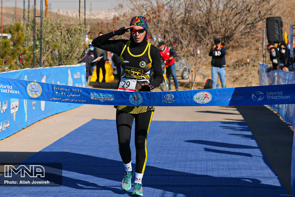 اصفهان قهرمان دواتلون زنان کشور شد