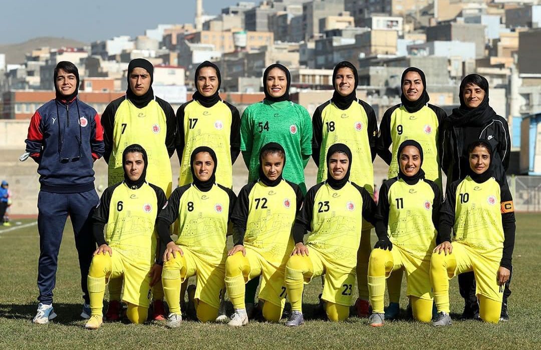 ذوب آهن یک خاتون بم ۲ | خاتون به تیمی رحم نمی‌کند