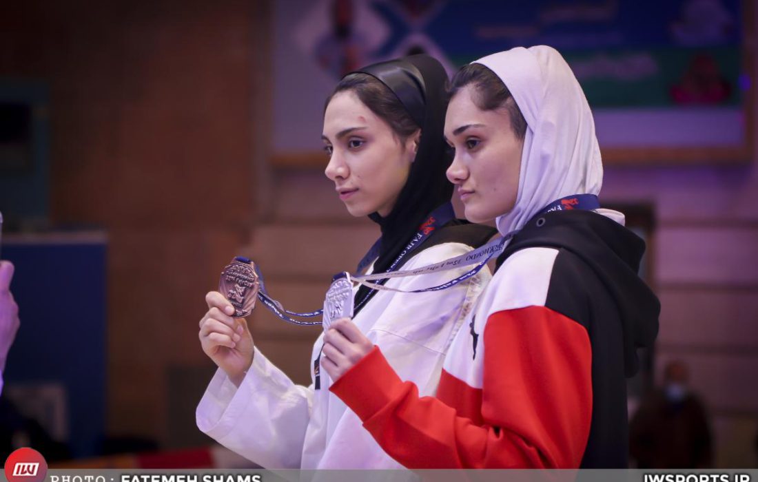 تینا مدانلو، دختری که لبخند نمیزند