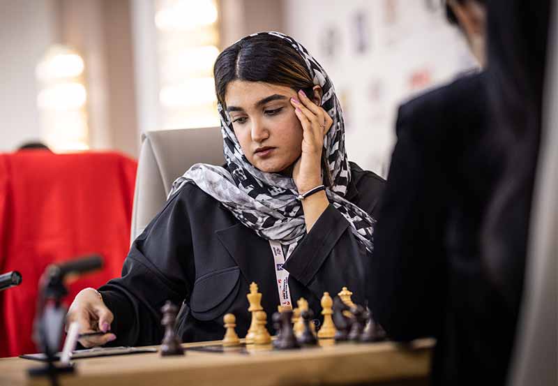 مبینا علینسب، میز شطرنج و فنرباغچه