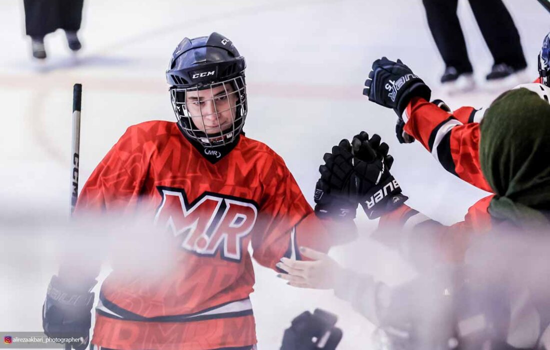 پیروزی خیرهکننده دختران ام دات آر برابر پنگوئنها